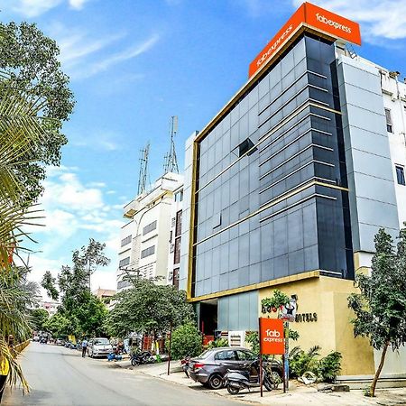 Fabexpress Essvee Mg Road Vijayawada Hotel Buitenkant foto