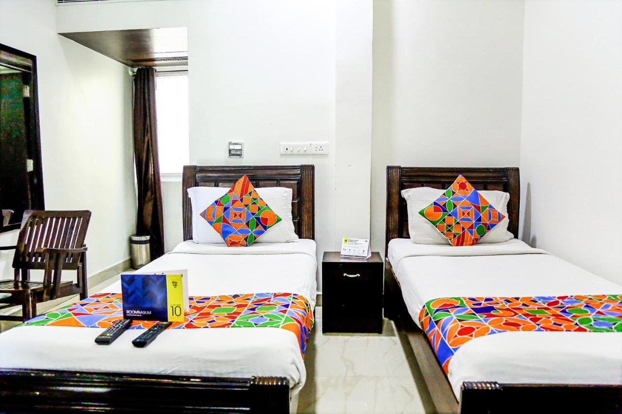 Fabexpress Essvee Mg Road Vijayawada Hotel Buitenkant foto