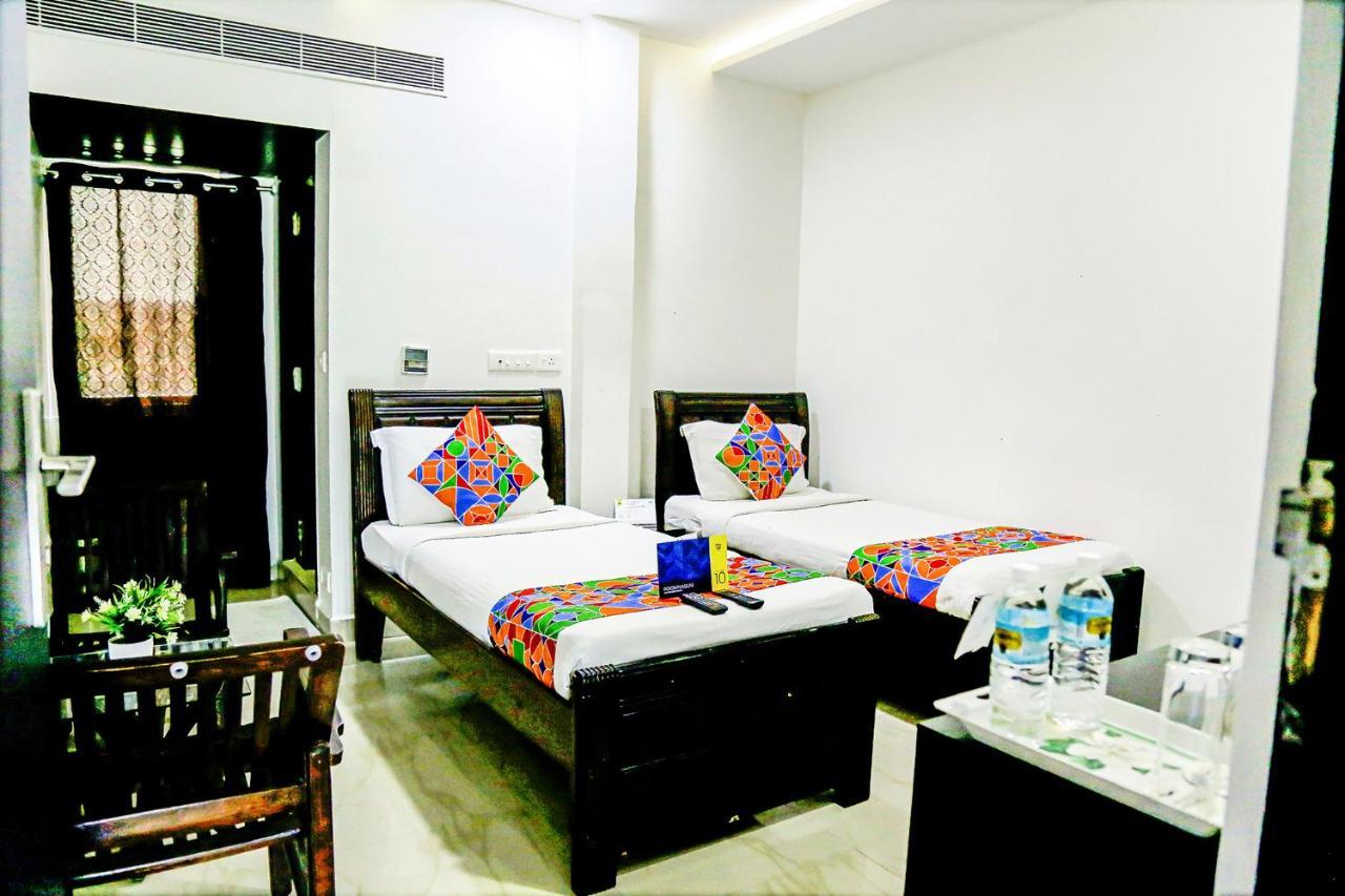 Fabexpress Essvee Mg Road Vijayawada Hotel Buitenkant foto