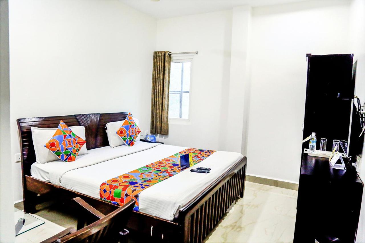 Fabexpress Essvee Mg Road Vijayawada Hotel Buitenkant foto